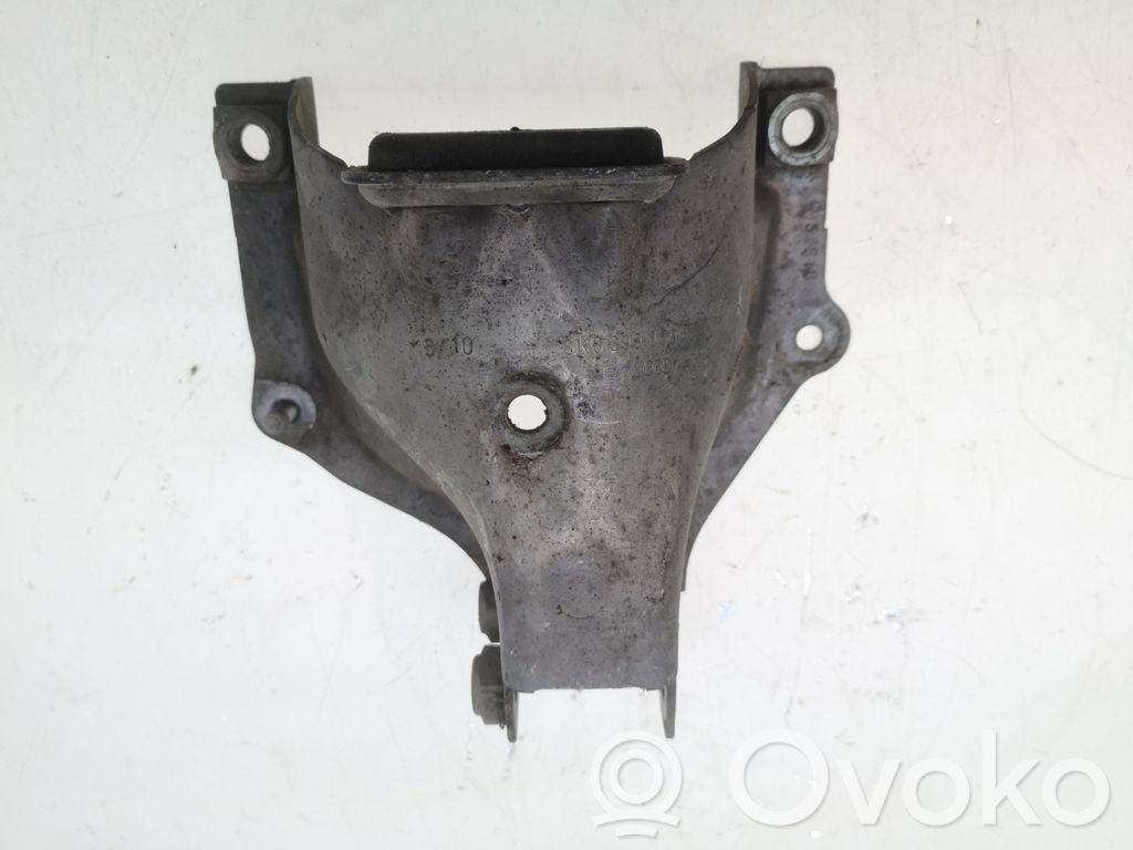 Audi A4 S4 B8 8K Engine mounting bracket 