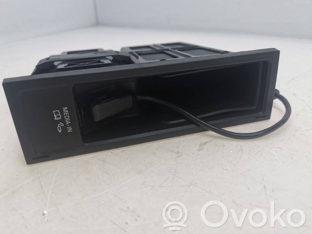 Volkswagen Tiguan Unidad central de control multimedia 