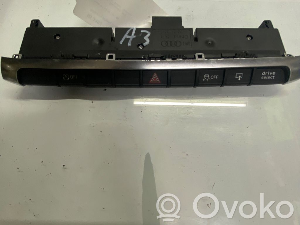 Audi A3 S3 8V Botón interruptor de luz de peligro 