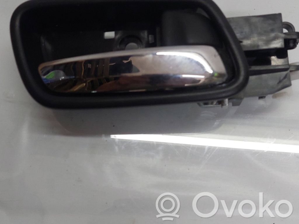 Honda CR-V Front door interior handle 