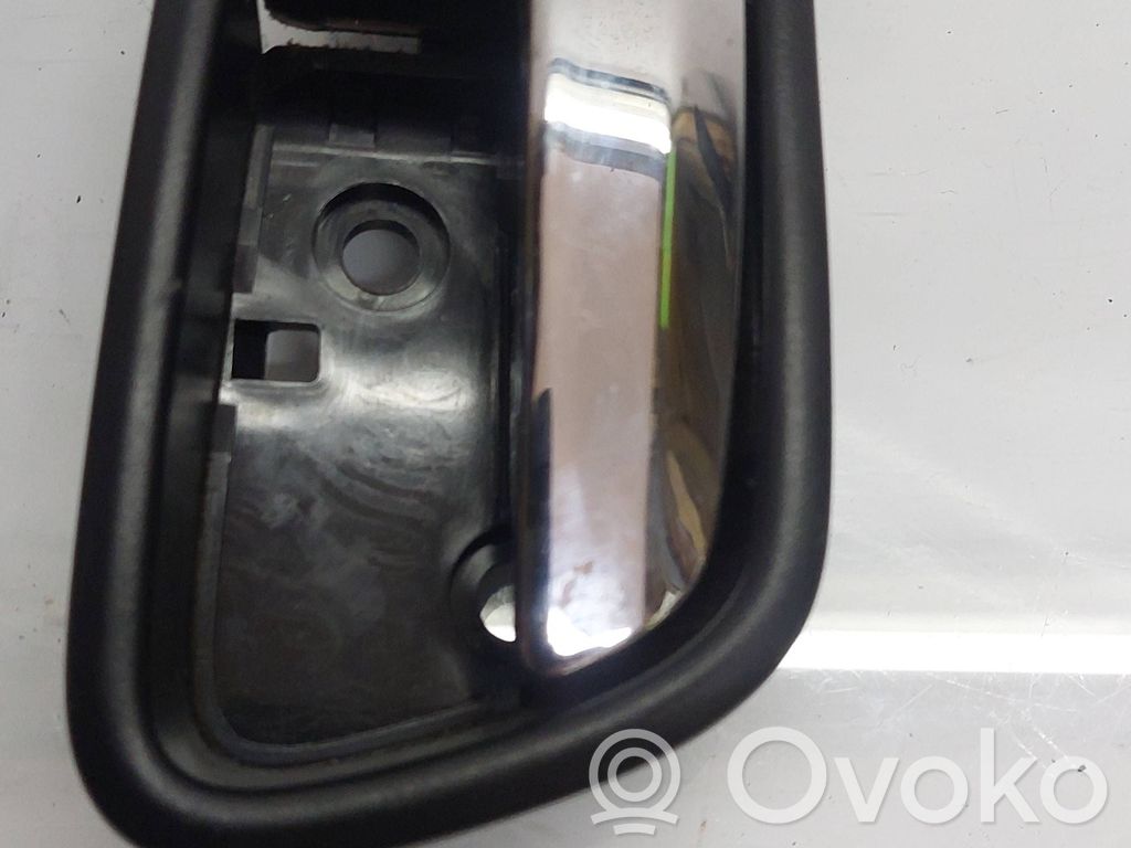 Honda CR-V Front door interior handle 