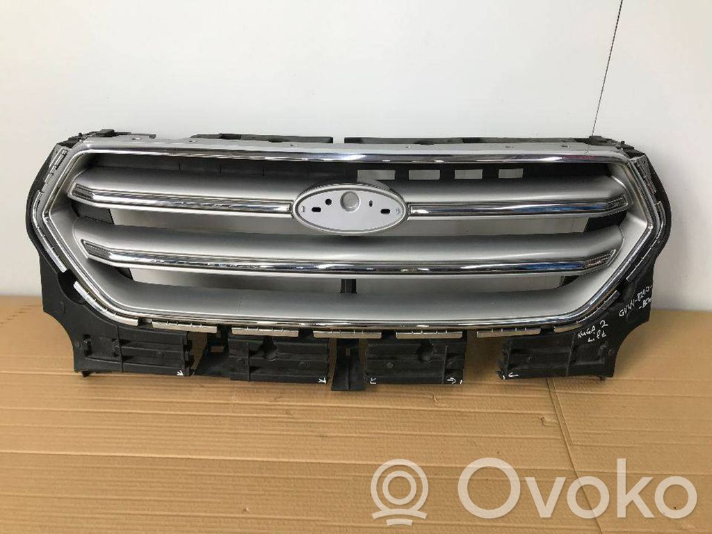 Ford Kuga II Etusäleikkö 