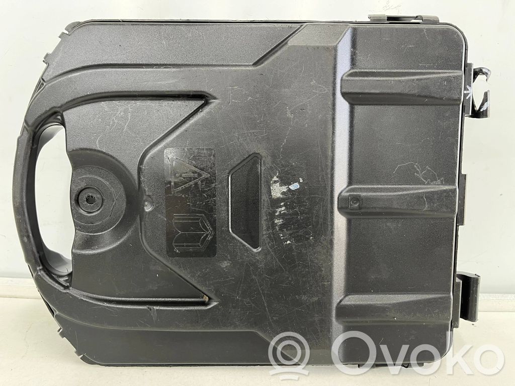 Opel Vivaro Vararenkaan osion verhoilu 