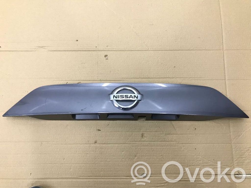 Nissan Qashqai Listwa oświetlenie tylnej tablicy rejestracyjnej 