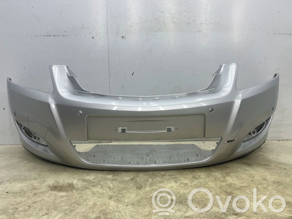Opel Zafira B Zderzak przedni 