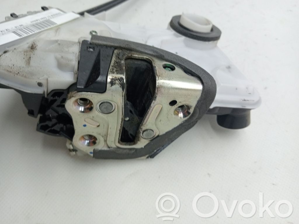 Front door lock   B000961880