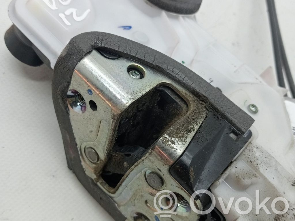 Front door lock   B000843080