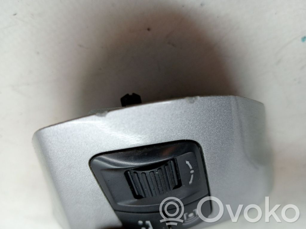 Opel Corsa D Boutons / interrupteurs volant