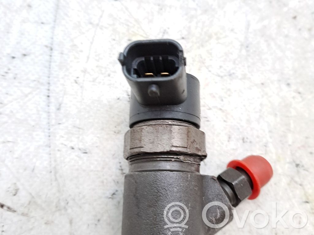 Inyector de combustible   93184178,5821098