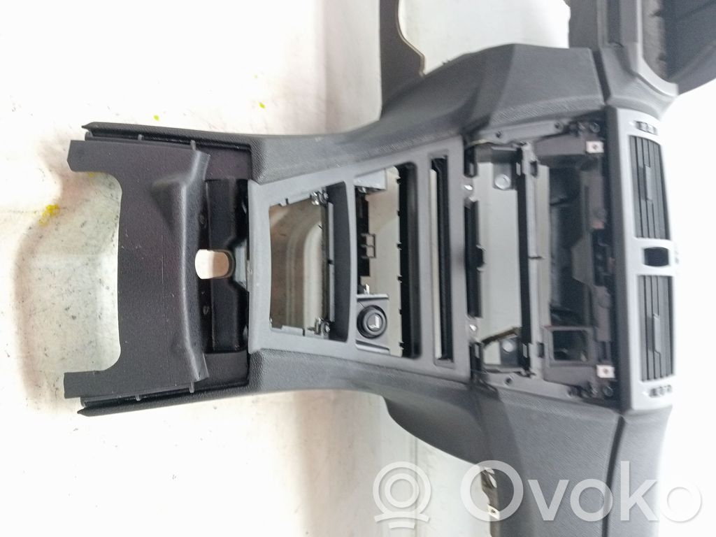 BMW X3 E83 Панель 