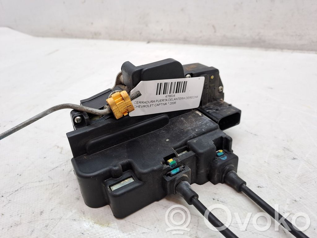 Chevrolet Captiva Front door lock 
