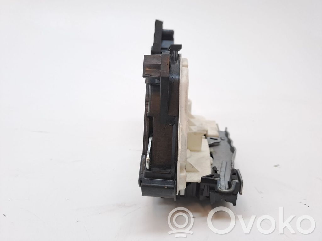 Takaoven lukko   5K4839015AF