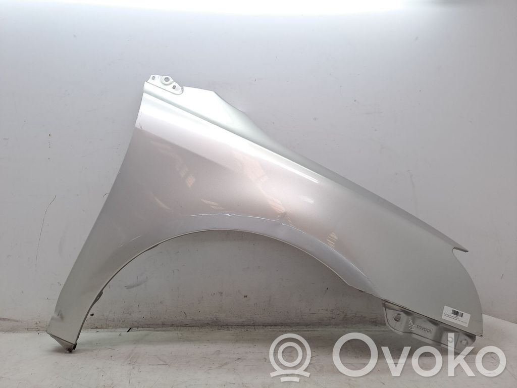 Toyota Avensis T250 Nadkole przednie