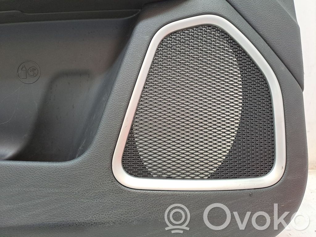 Revestimiento de puerta delantera   5UR05LT5AC