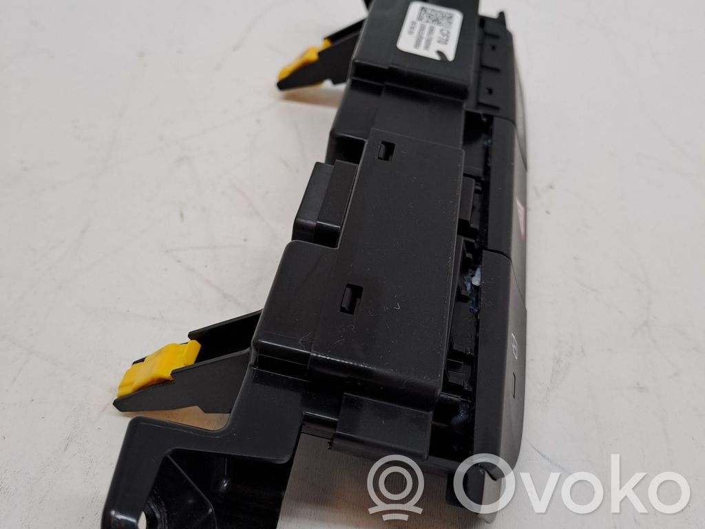 Botón interruptor de luz de peligro   93600J7000WK