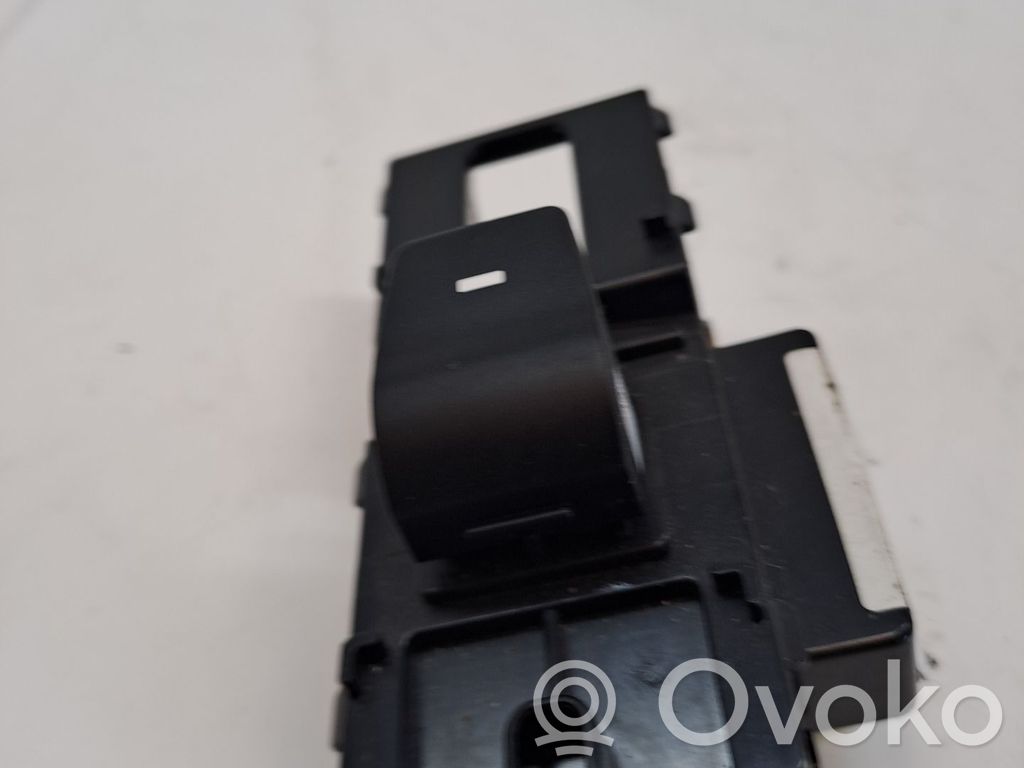 Hyundai Elantra VI Interruptor del elevalunas eléctrico