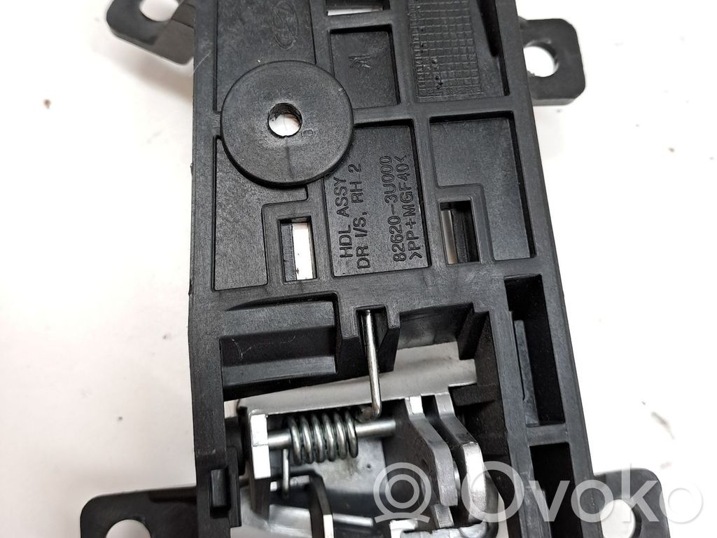 Manecilla interna puerta trasera   826203U000