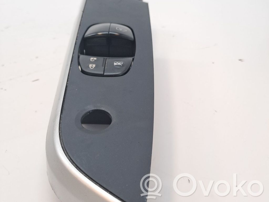 Nissan NP300 Przyciski szyb 