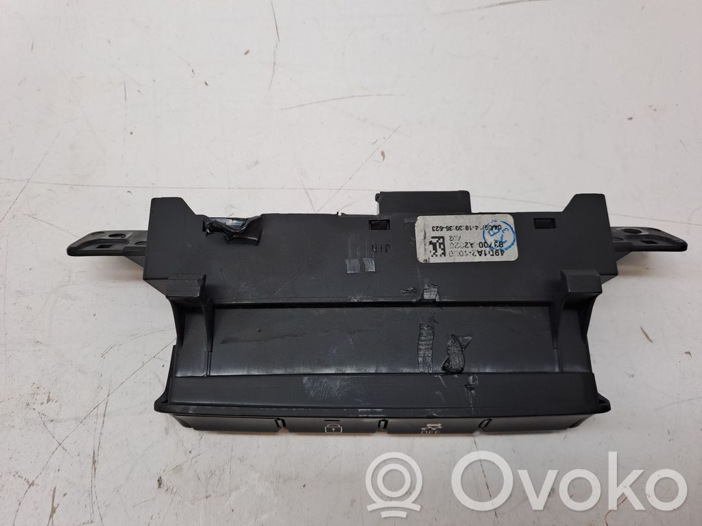 Boutons / interrupteurs volant   93700A2020,49D1A21200