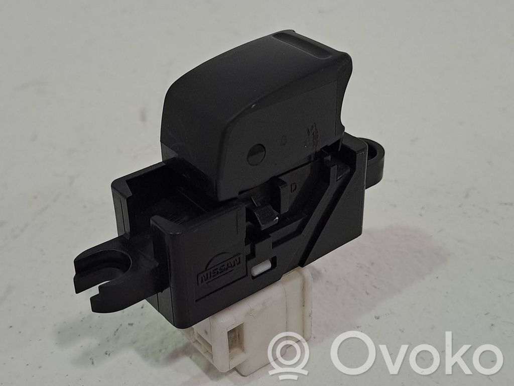 Nissan X-Trail T31 Interruptor del elevalunas eléctrico
