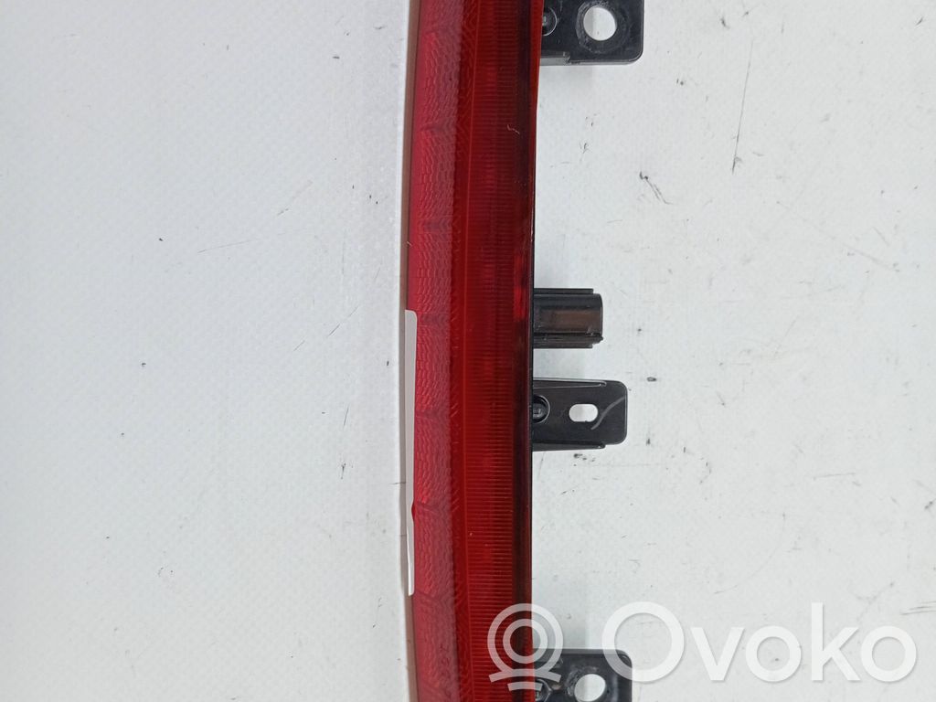 Third/center stoplight   B45C51580A