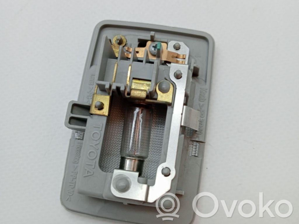 Toyota Auris E180 Consola de luz del techo 