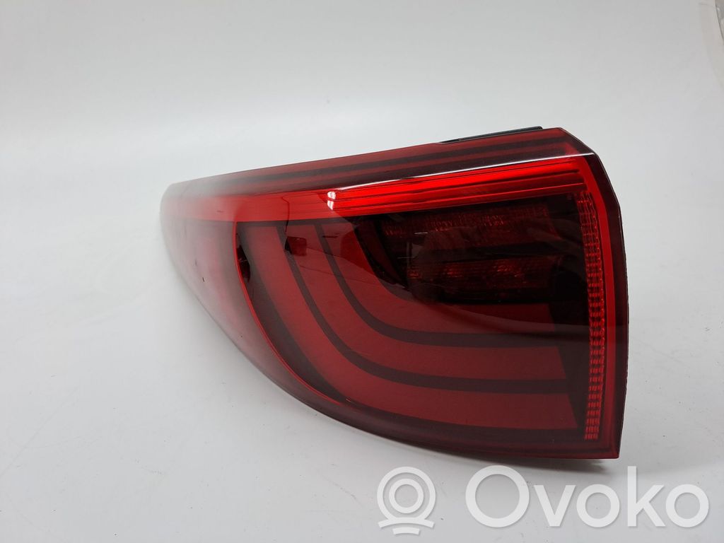 Lámpara de faros/luces traseros   92401F1100