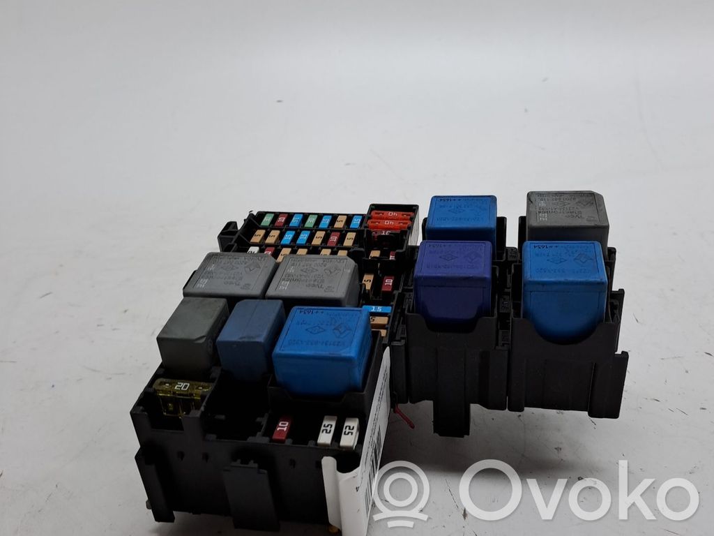 Opel Vivaro Módulo de fusible 