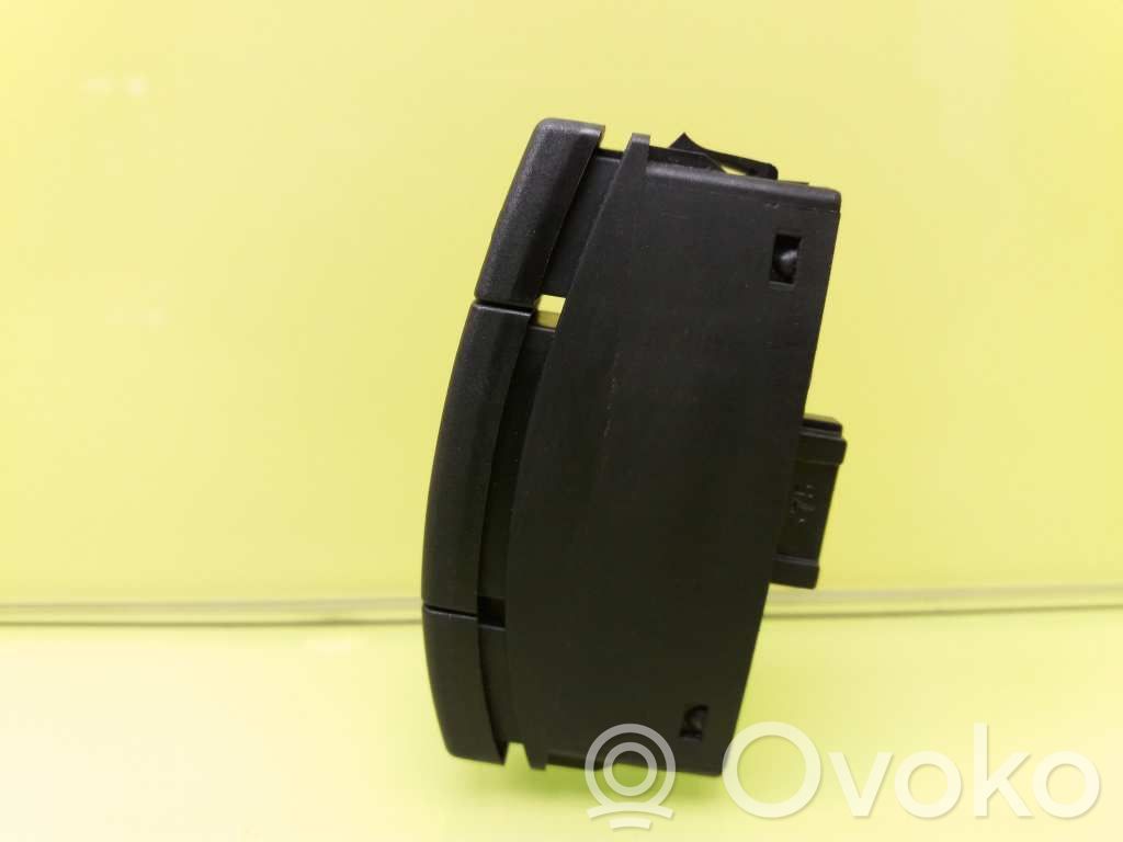 Hazard light switch   61319196712