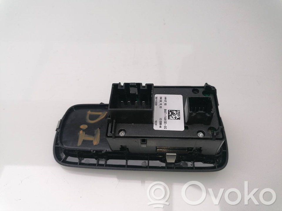 Electric window control switch   8A6T14A132EC
