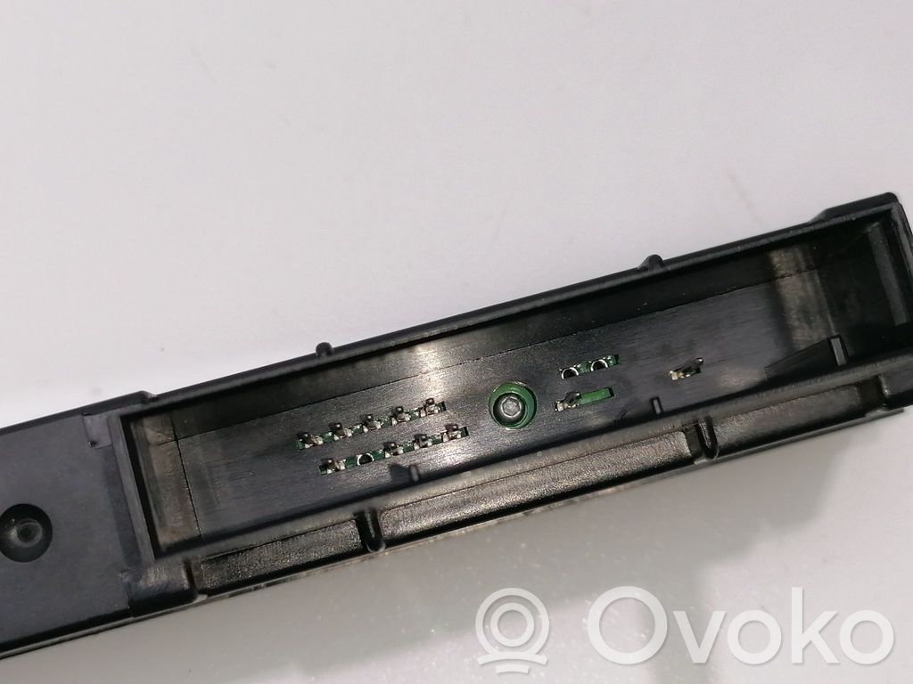 Boutons / interrupteurs volant   03742544,61313427953
