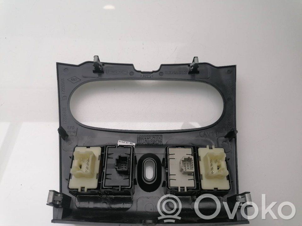 Dacia Sandero Pulsanti/interruttori sul volante