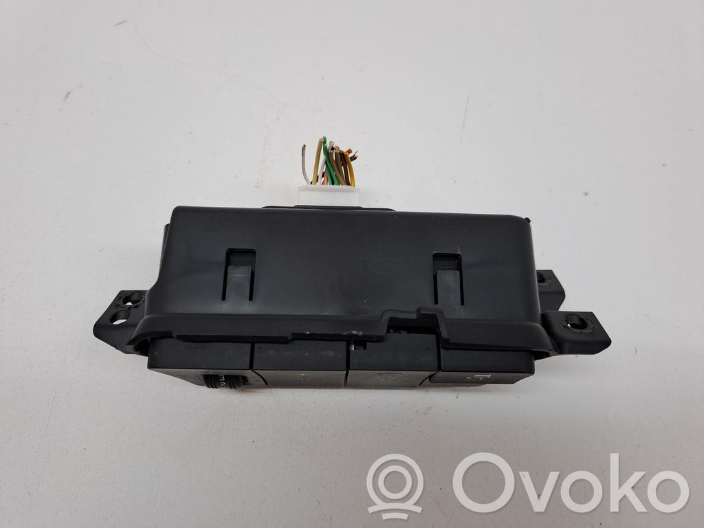 Boutons / interrupteurs volant   93700H8TL0WK