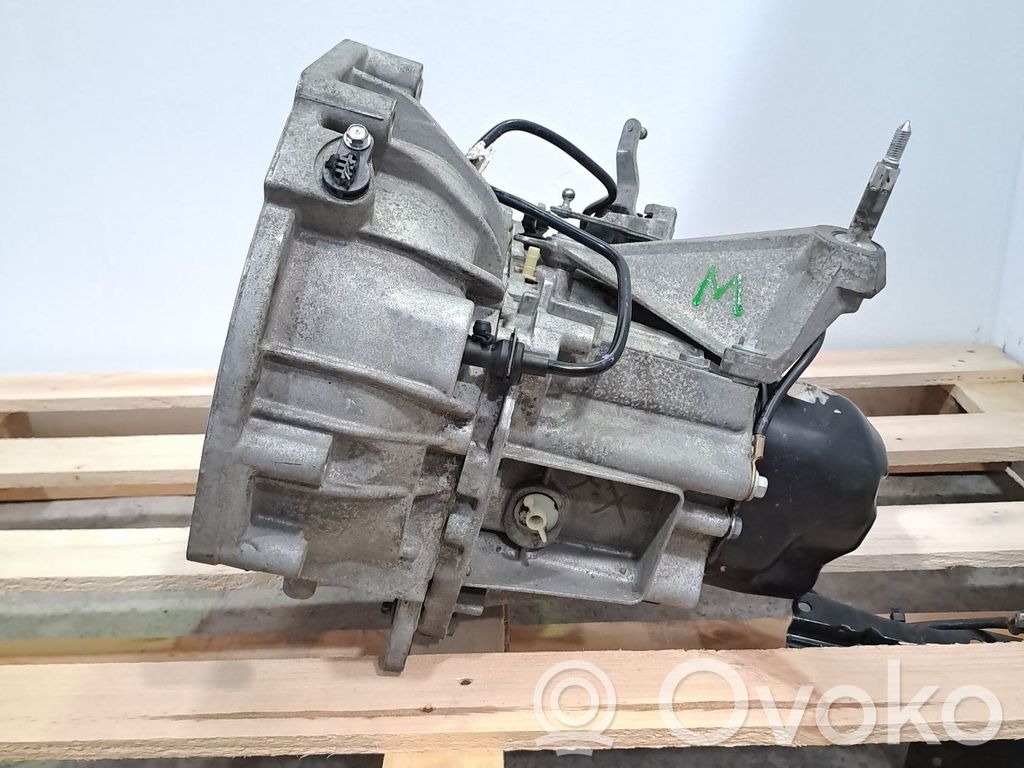 Nissan Micra Cutie viteze manuală cu 5 trepte 