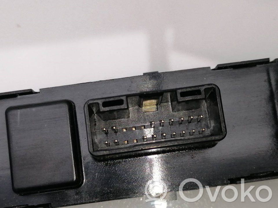 Hazard light switch   8002D060,8002D060