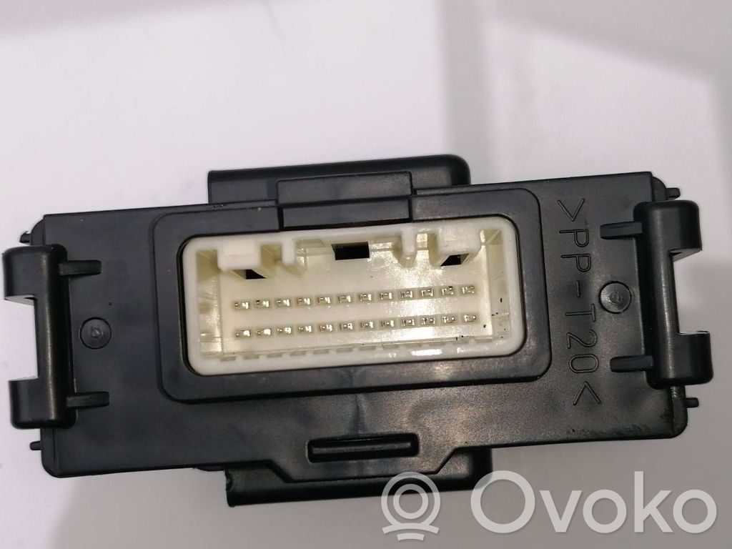 Nissan Qashqai Modul de control caroserie central 