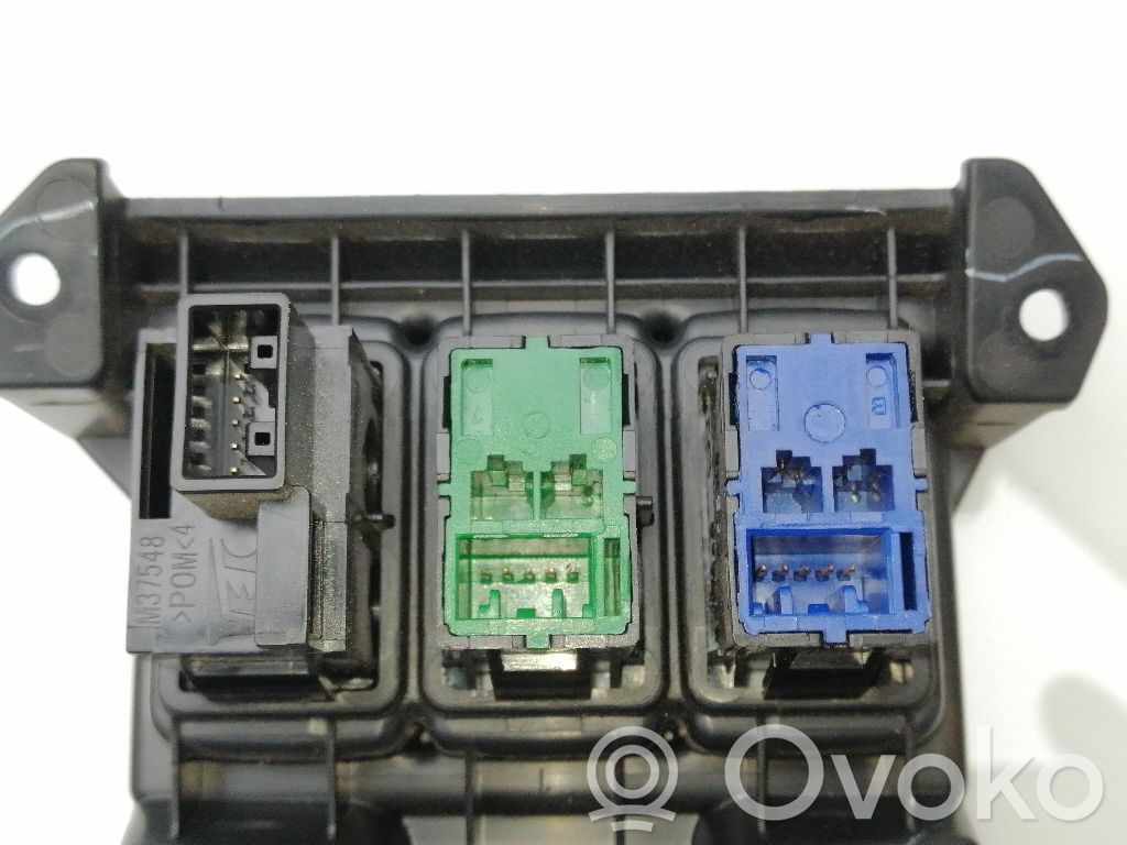 Boutons / interrupteurs volant   M37548