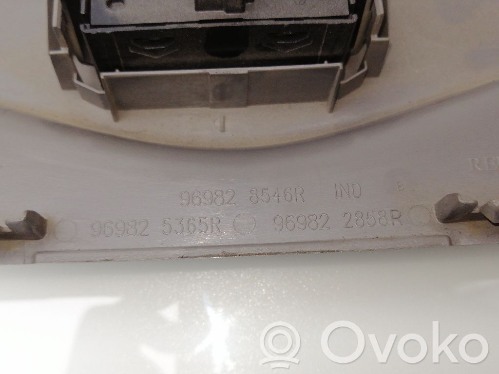 Panel oświetlenia wnętrza kabiny   969828546R,969825365R,969822858R