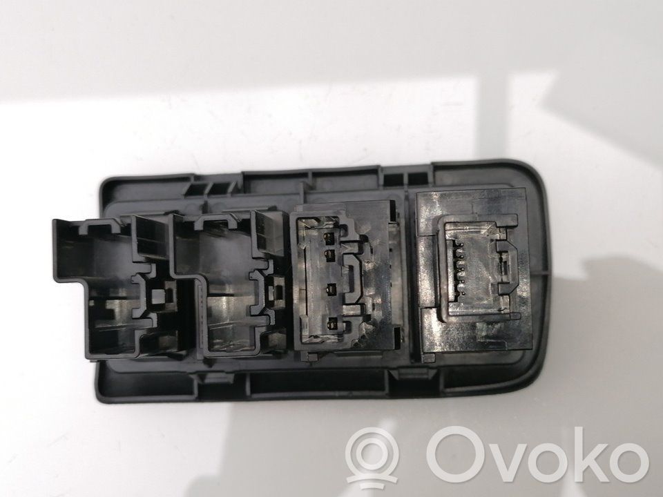 Butoane/comutatoare pe volan   EH14666F0,EG23664T0