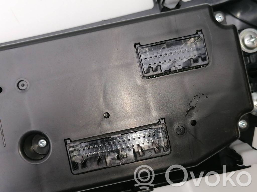 Mitsubishi Eclipse Cross Climate control unit 