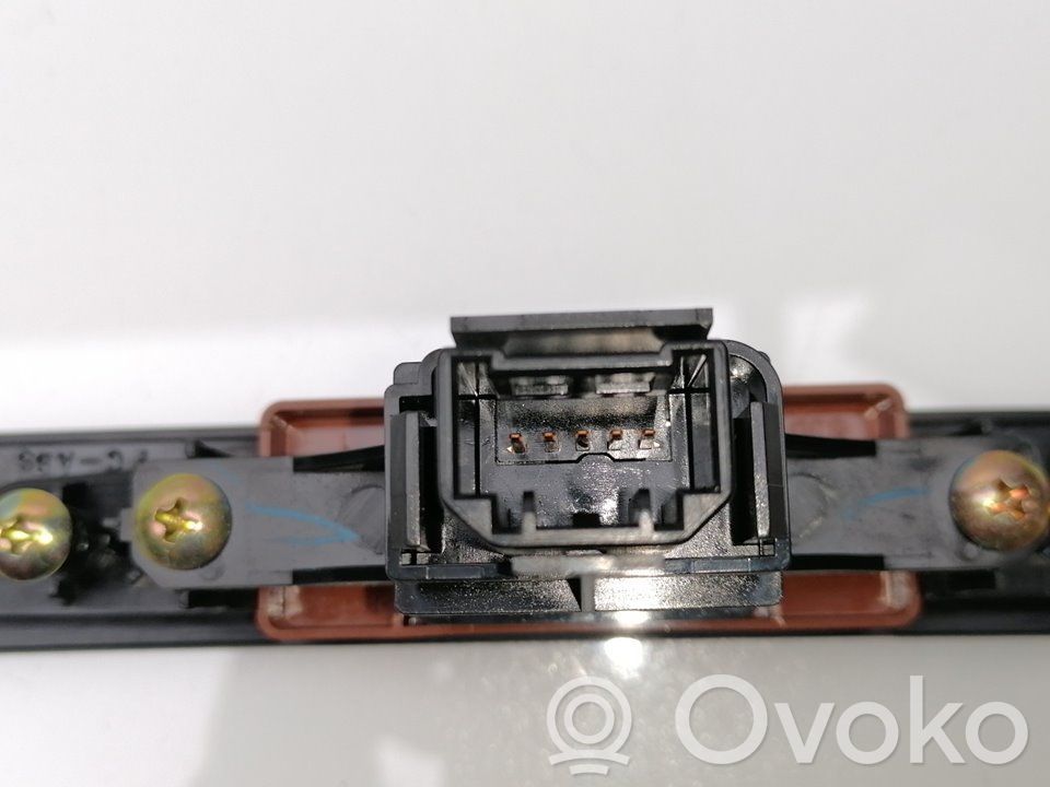 Botón interruptor de luz de peligro   M27745