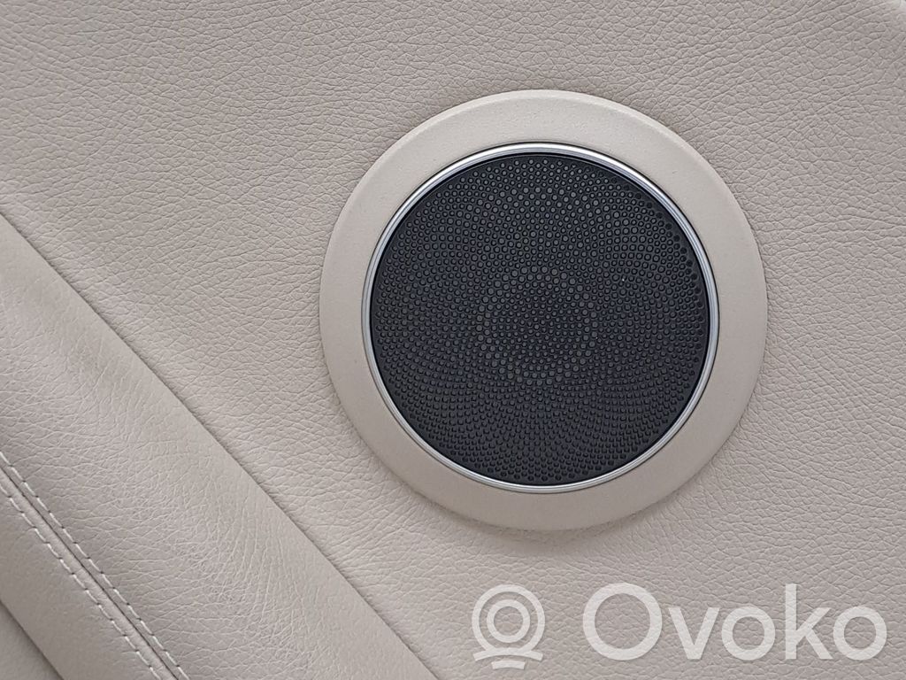 Mercedes-Benz C AMG W205 Boczki / Poszycie drzwi tylnych
