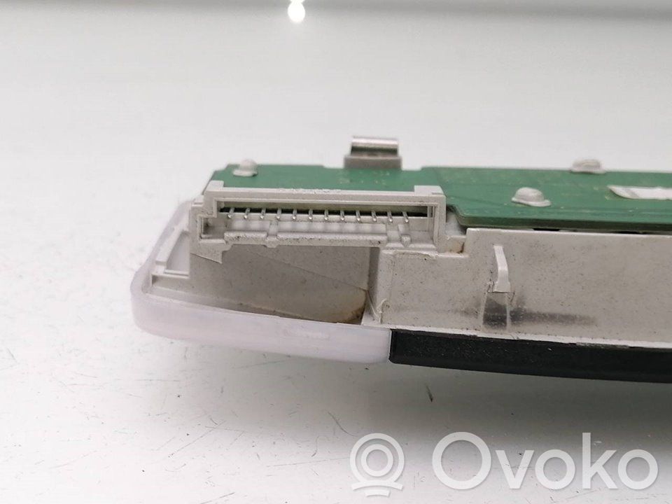 BMW 1 F40 Rivestimento della console di illuminazione installata sul rivestimento del tetto 