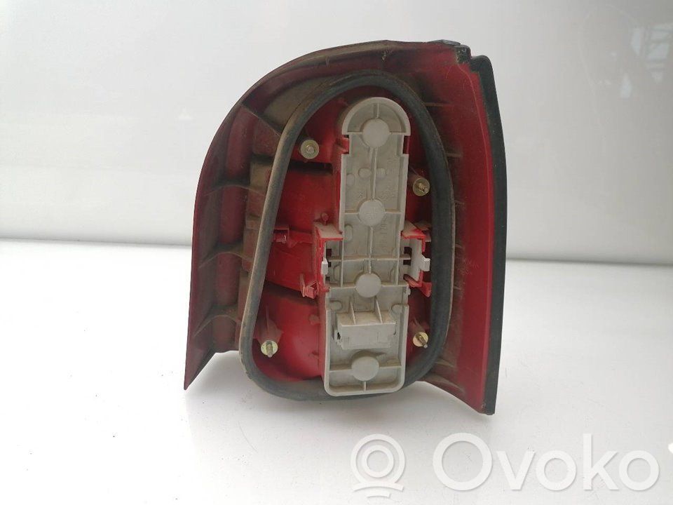 Audi A4 S4 B6 8E 8H Takavalon polttimo 