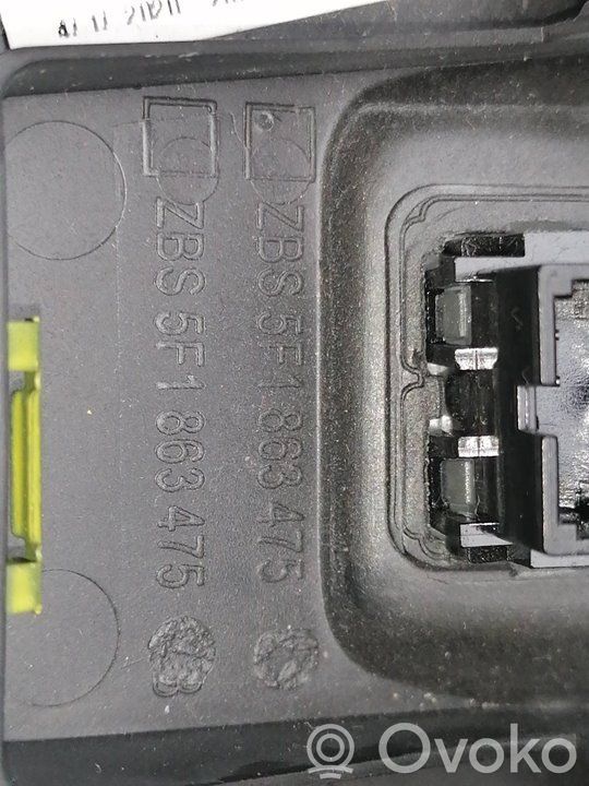 Panel oświetlenia wnętrza kabiny   7P6919390A