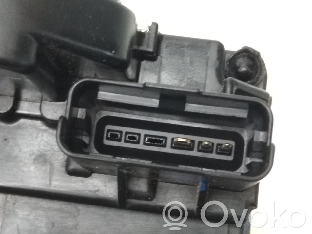 Nissan Juke I F15 Serratura portiera anteriore 