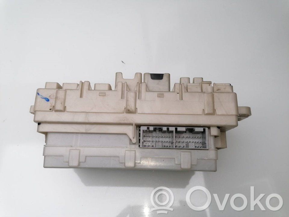 Mitsubishi L200 Módulo de fusible 