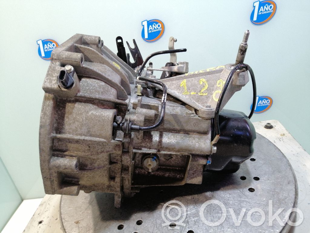 Nissan Micra Cutie viteze manuală cu 5 trepte 