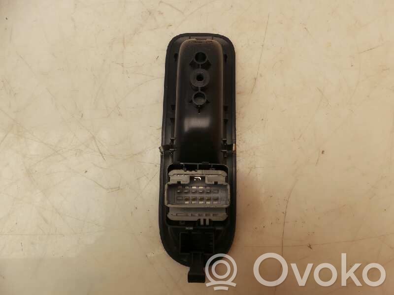 Renault Twingo I Interruptor del elevalunas eléctrico 