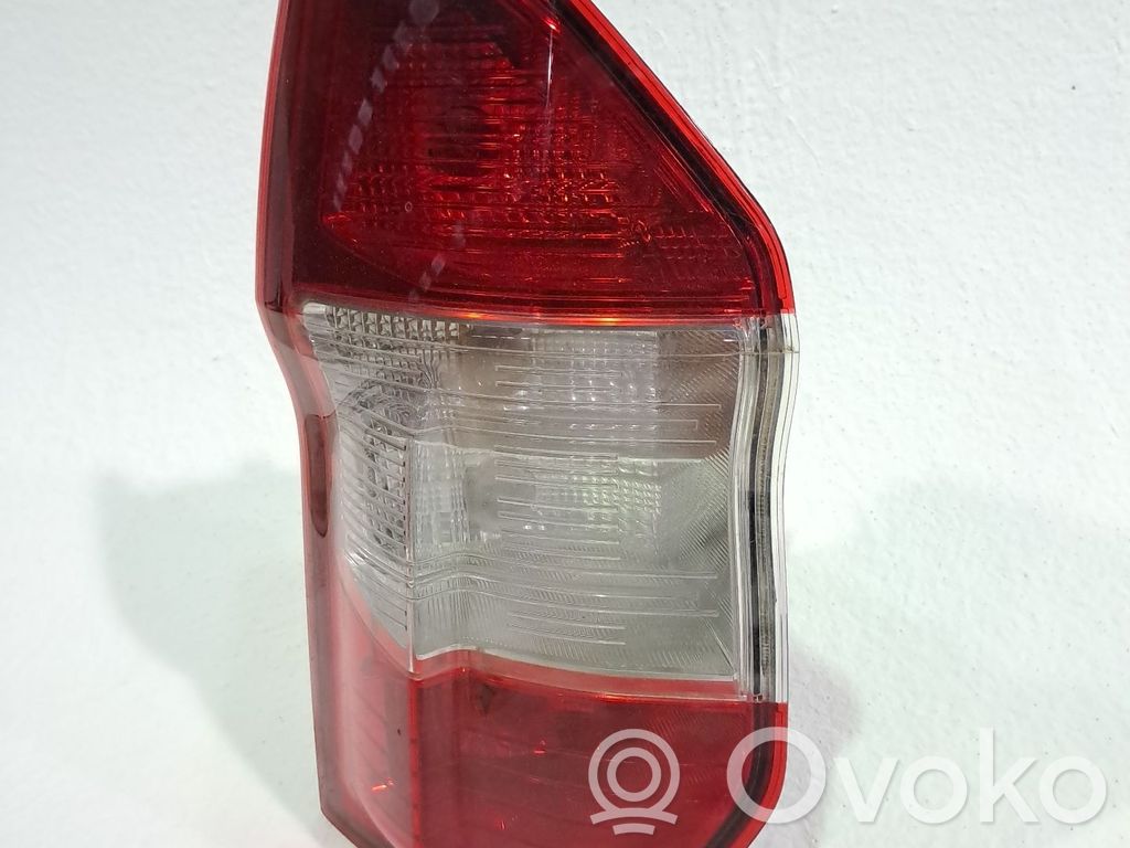 Ford Transit Courier Takavalon polttimo 